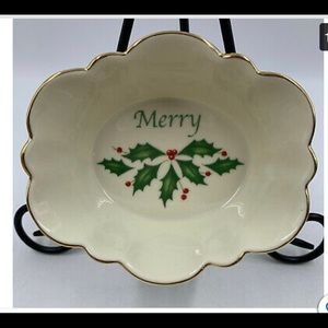 Lenox Holiday oval fluted dish